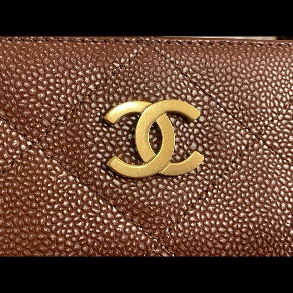 VINTAGE AUTHENTIC CHANEL CAVIAR IRIDESCENT TOTE - Picture 8 of 13